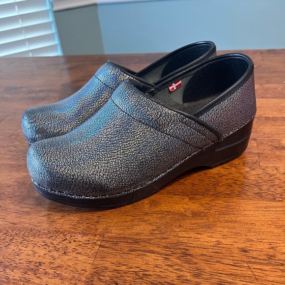 Sanita pebbled charcoal gray metallic slip on clog size 38 women’s 7 - Picture 1 of 9